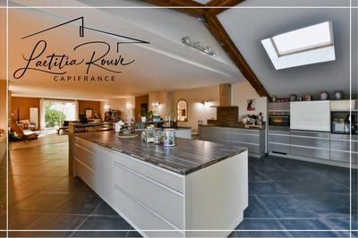 Maison - 370 m² - 8 pièces