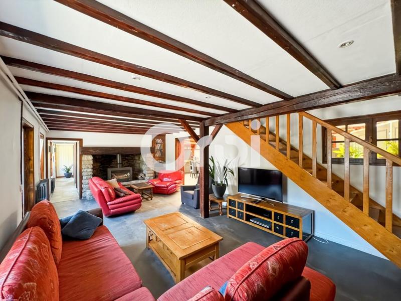 Maison - 226 m² - 9 pièces
