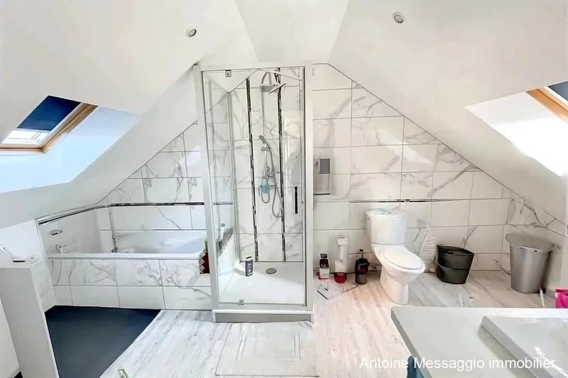 Maison - 163 m² - 9 pièces