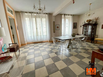 Maison de maîtres - 211 m² - 8 pièces