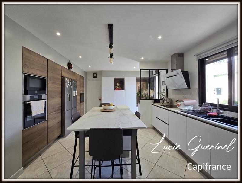 Maison - 246 m² - 10 pièces