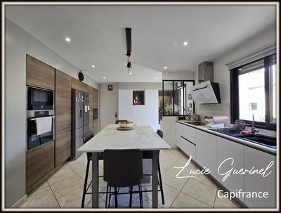 Maison - 246 m² - 10 pièces