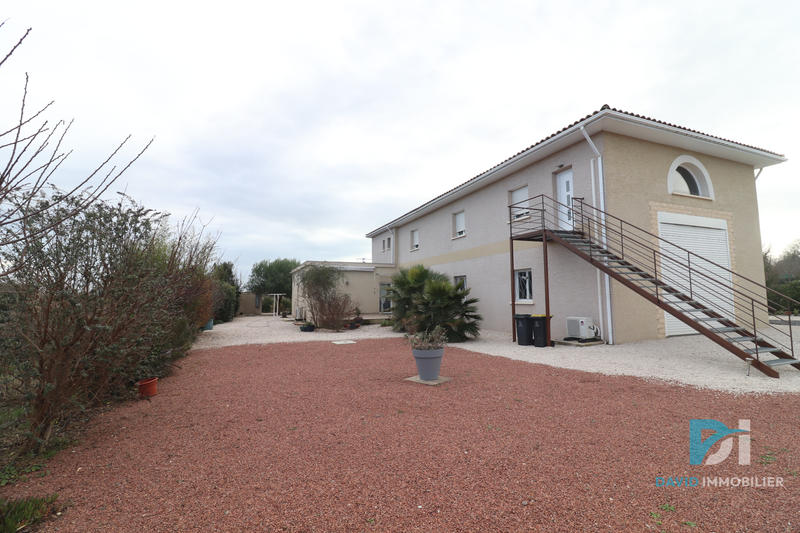 Villa - 297 m² - 8 pièces