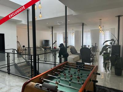 Maison - 230 m² - 3 pièces