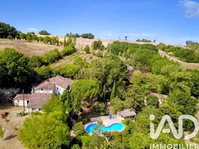 Maison - 300 m² - 15 pièces