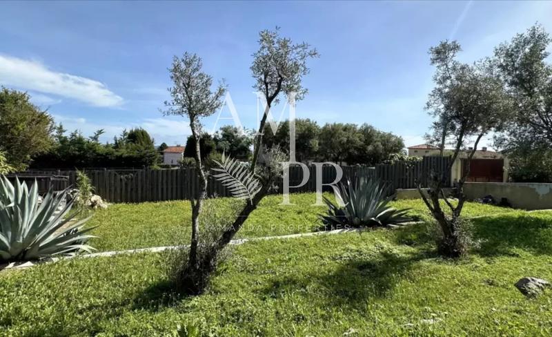 Propriété - 270 m² - 11 pièces