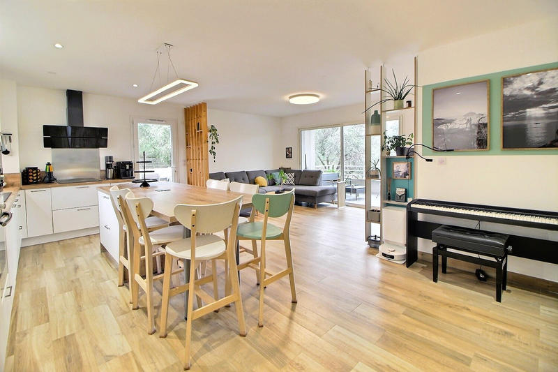 Appartement - 93 m² - 4 pièces