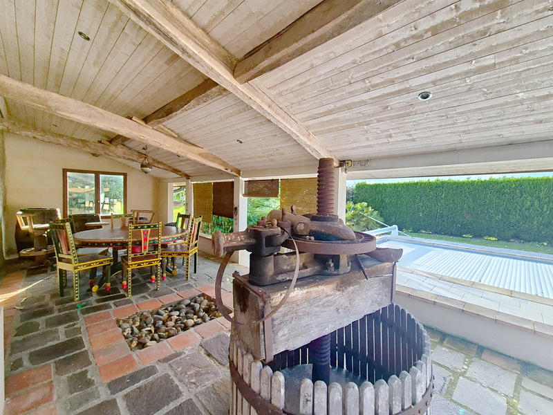 Maison - 260 m² - 6 pièces