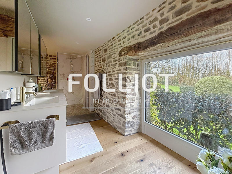 Maison - 243 m² - 8 pièces