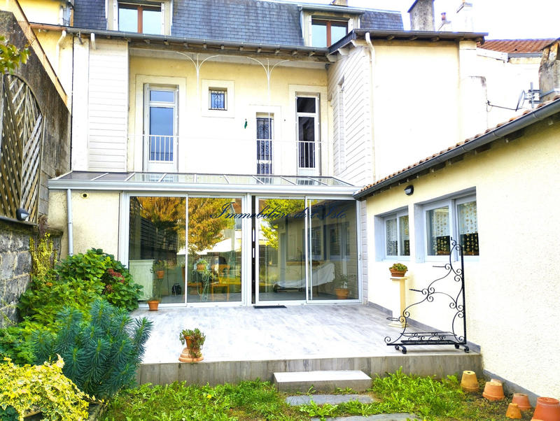 Maison - 265 m² - 12 pièces