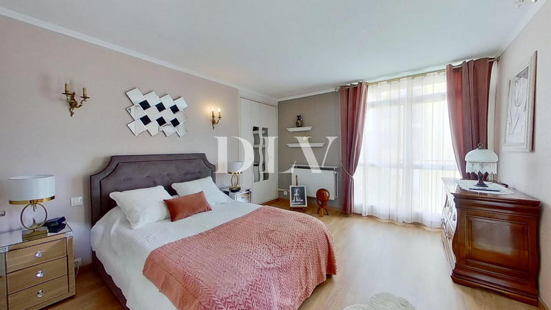 Appartement - 128 m² - 6 pièces