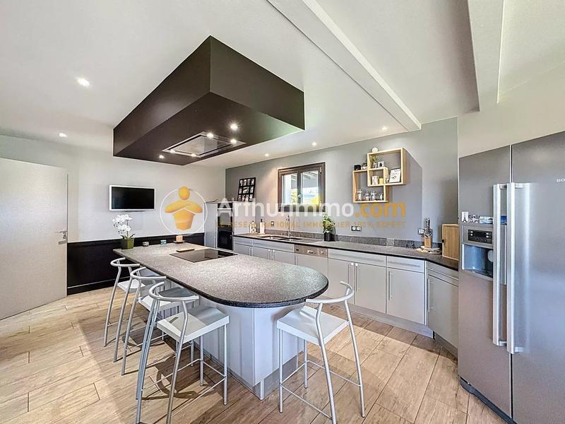 Maison - 370 m² - 5 pièces