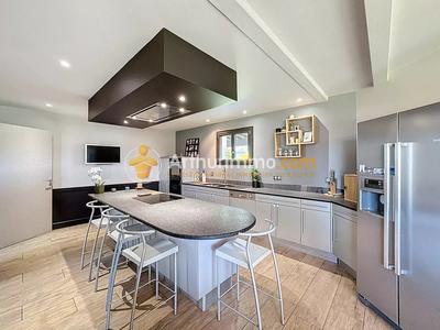 Maison - 370 m² - 5 pièces