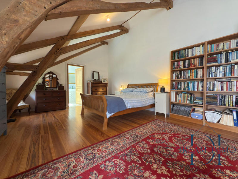 Maison - 334 m² - 6 pièces