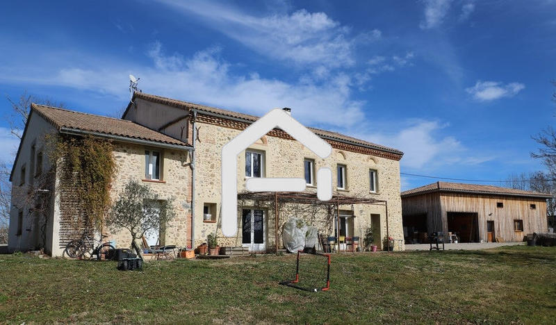 Maison - 239 m² - 7 pièces