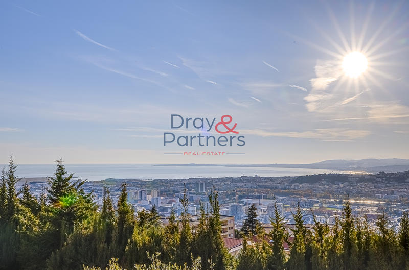 Villa - 305 m² - 7 pièces