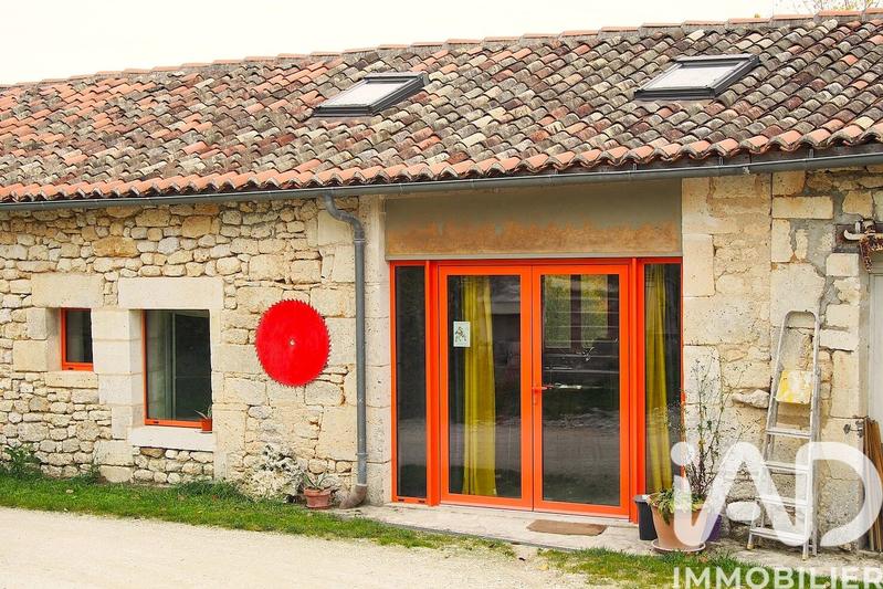 Maison - 1 220 m² - 28 pièces