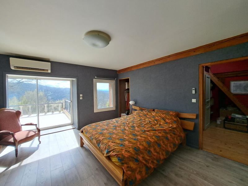 Maison - 260 m² - 9 pièces