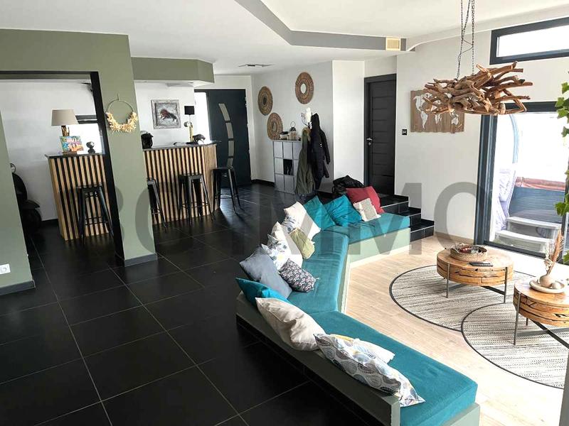 Maison - 210 m² - 7 pièces