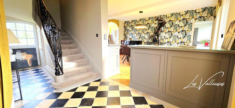 Maison - 300 m² - 8 pièces