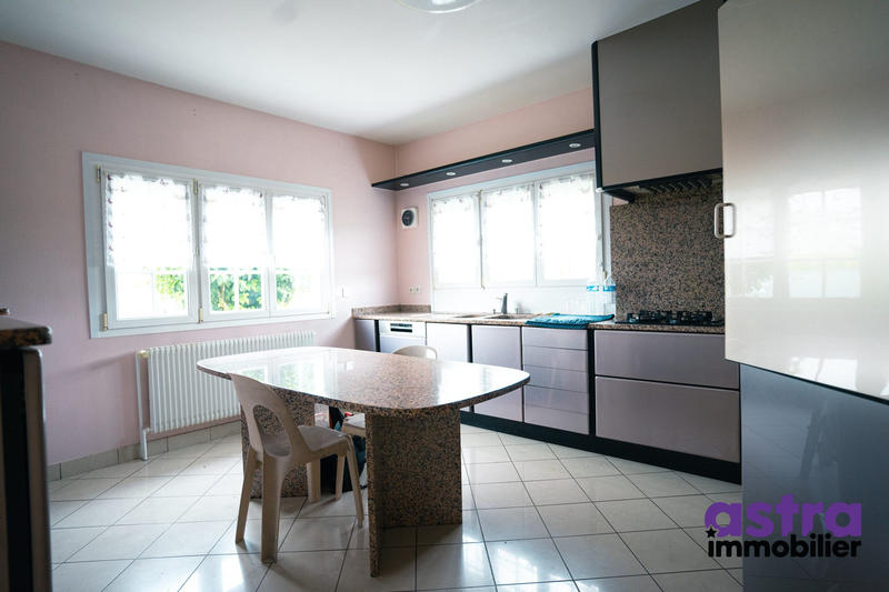 Maison traditionnelle - 153 m² - 8 pièces