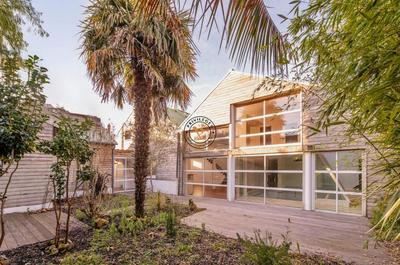 Maison - 244 m² - 7 pièces