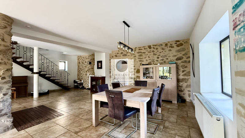 Maison - 280 m² - 9 pièces