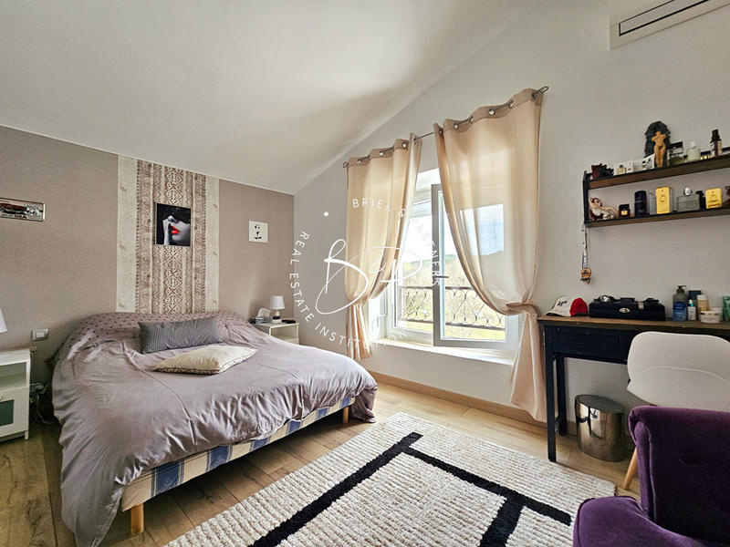 Maison - 272 m² - 9 pièces