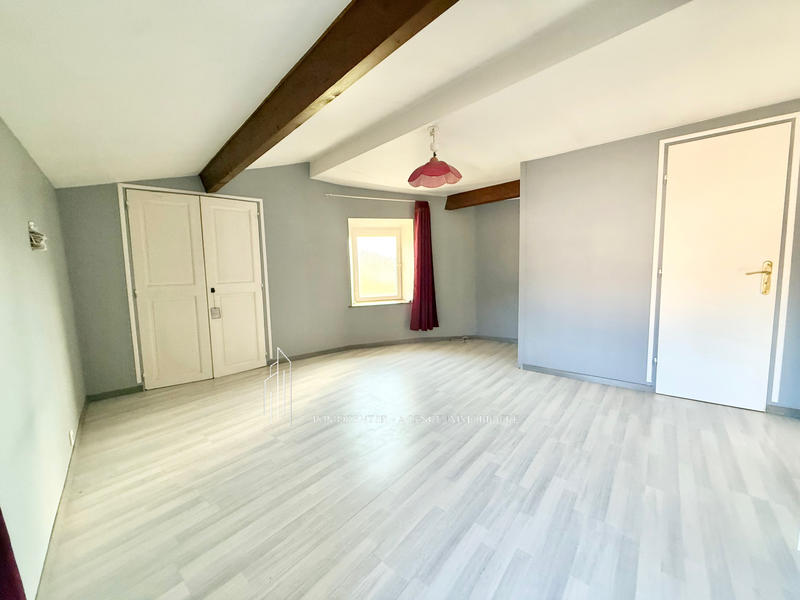 Propriété - 180 m² - 5 pièces