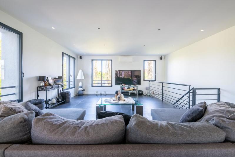 Villa - 328 m² - 8 pièces