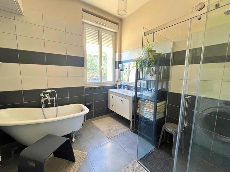 Maison - 275 m² - 7 pièces