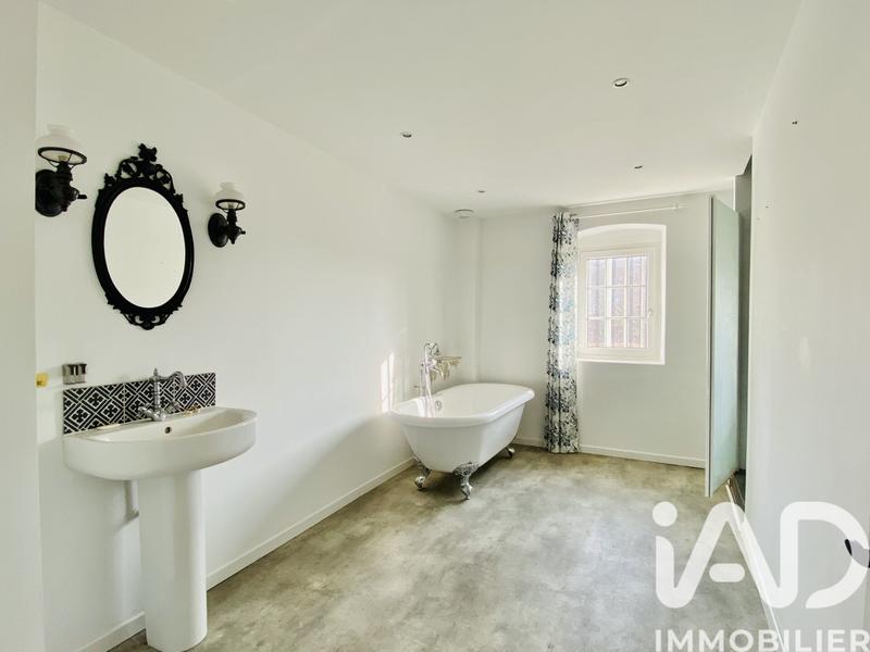 Maison - 213 m² - 6 pièces