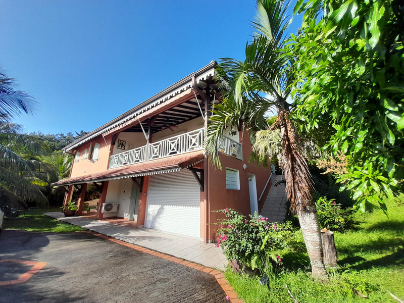 Maison - 240 m² - 9 pièces