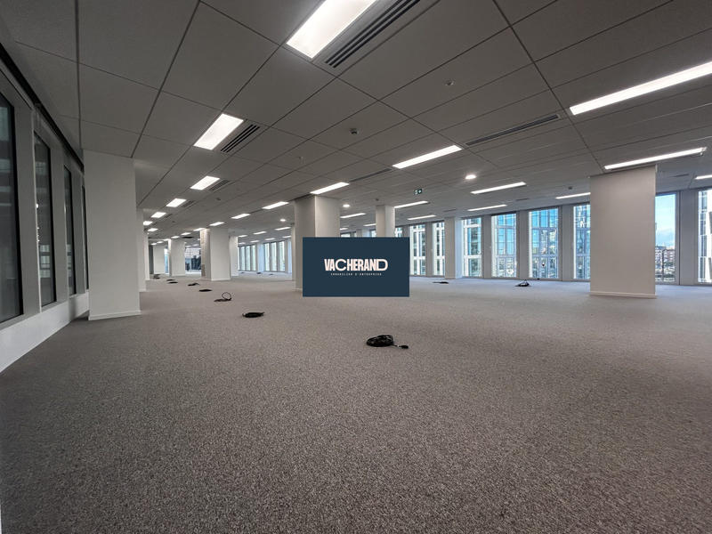 Bureau - 749 m² - 1 pièce