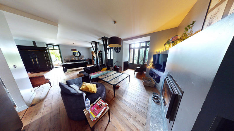 Maison - 235 m² - 7 pièces