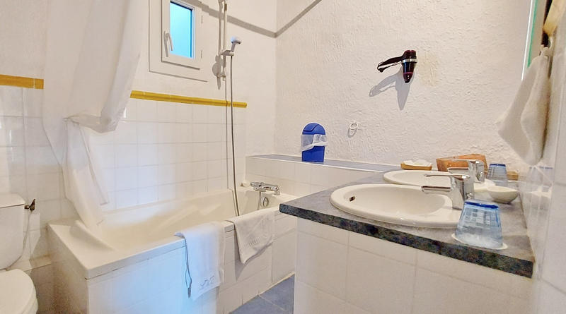 Maison - 480 m² - 16 pièces