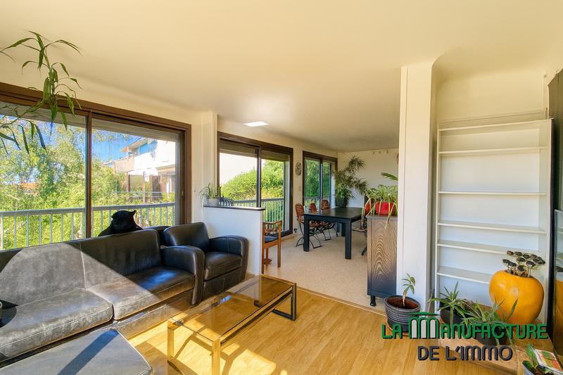 Appartement - 90 m² - 3 pièces