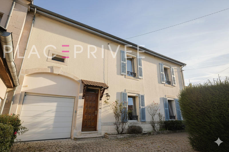 Maison - 296 m² - 7 pièces