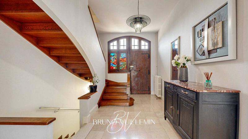 Maison - 413 m² - 12 pièces