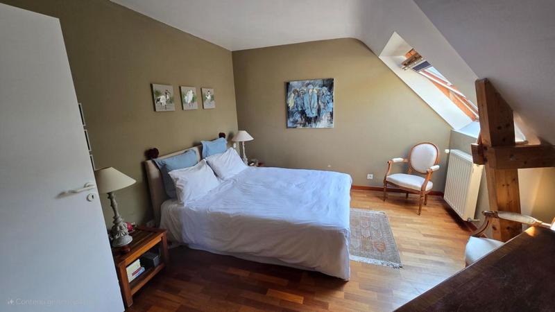 Maison - 216 m² - 8 pièces