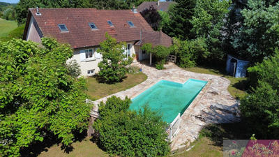 Maison - 230 m² - 9 pièces