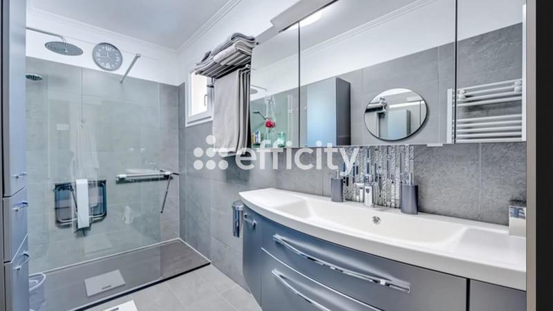 Maison - 278 m² - 9 pièces