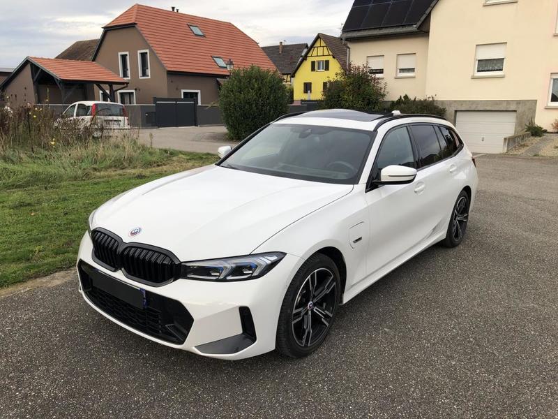 Bmw Série 3 Touring 330e m Sport 292 Pack Innovation Hybride Rechargeable / Toit Ouvrant Attache Remorque Camera de Recul Phares Lazer Harman Kardon