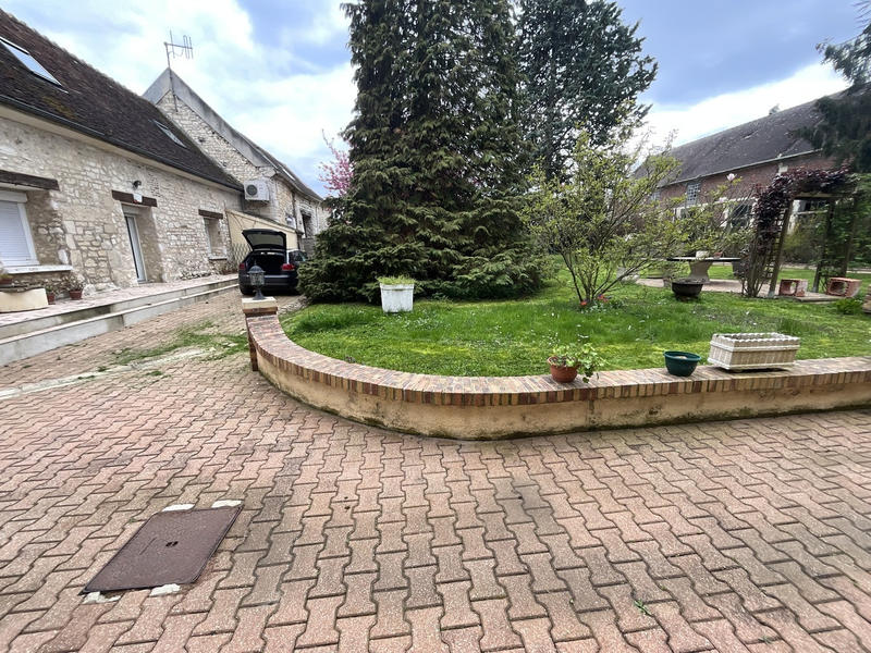 Immeuble - 2 703 m² - 9 pièces