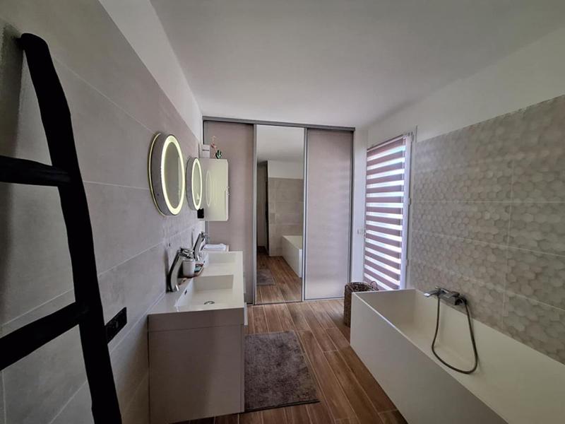 Maison - 200 m² - 5 pièces