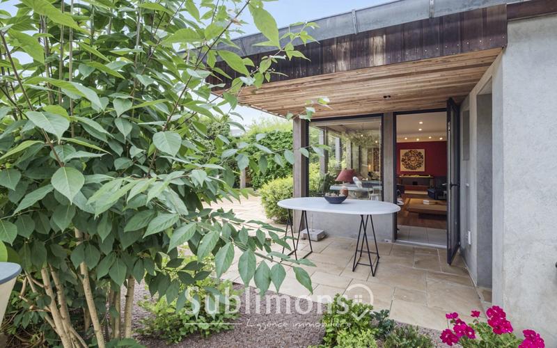 Maison traditionnelle - 230 m² - 7 pièces