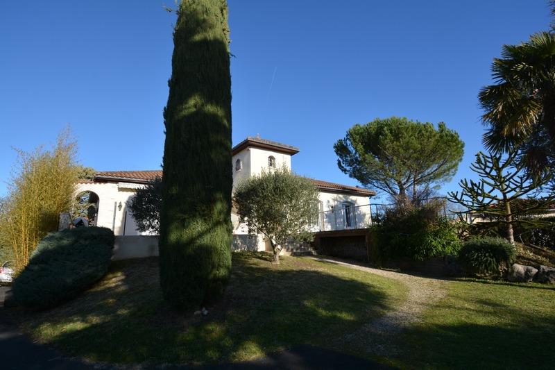 Maison - 229 m² - 8 pièces