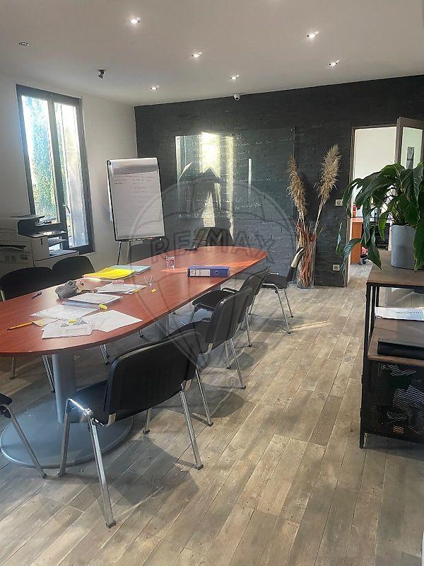 Local commercial - 437 m² - 10 pièces