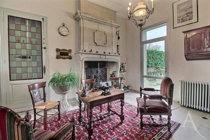 Demeure - 248 m² - 8 pièces