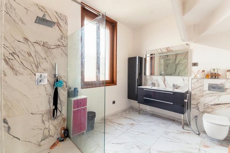 Maison - 220 m² - 5 pièces